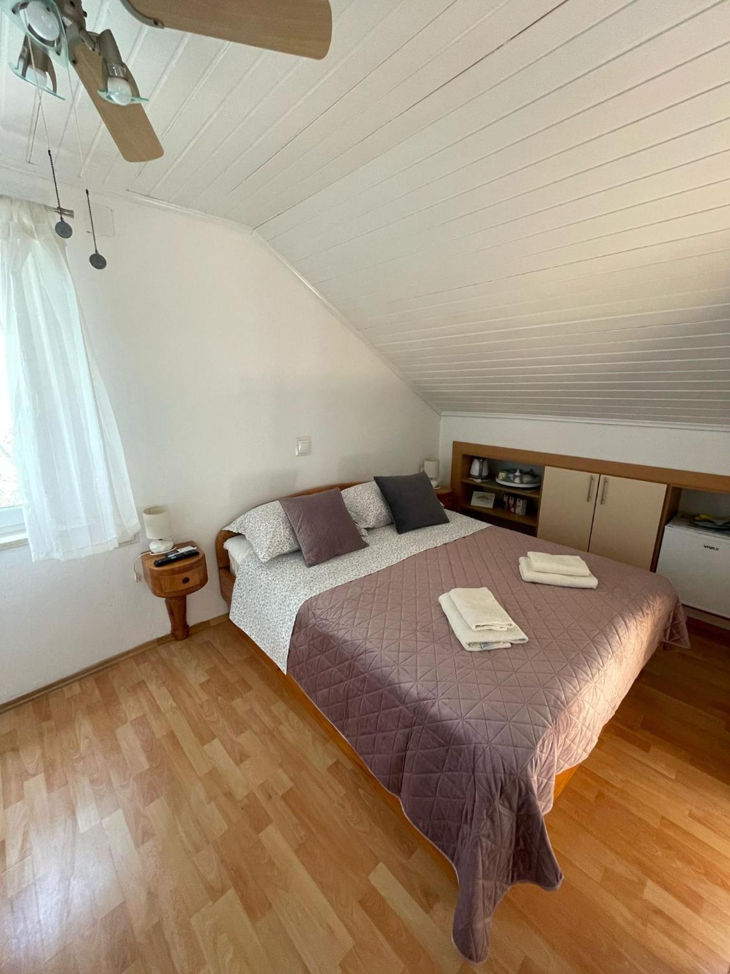 Apartments & Room Nina Korcula Town Exterior photo