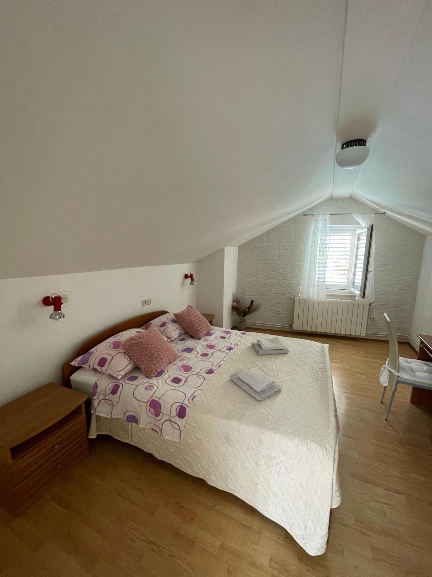 Apartments & Room Nina Korcula Town Exterior photo